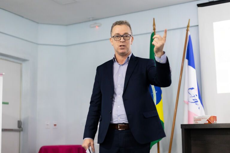 CANOAS | Jairo Jorge anuncia novo diretor-geral do Graças e alerta que situação da saúde no município é grave