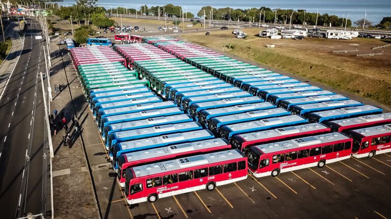 Empresas de ônibus de Porto Alegre entregam 129 novos ônibus