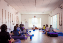 Yoga e meditação no escritório: práticas milenares transformam organizações