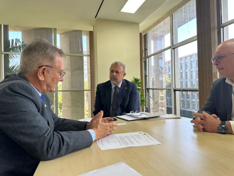 CANOAS | A pedido de delegados, Busato busca viaturas blindadas para a polícia em Brasília