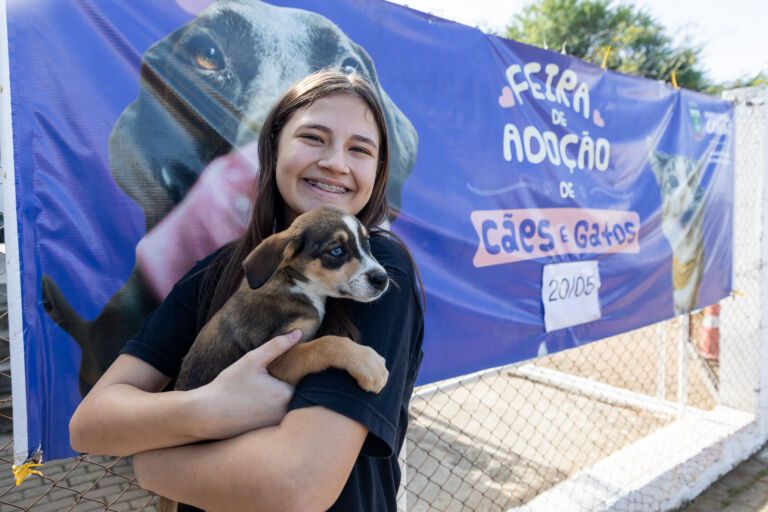 Feira de Adoção em Canoas garante novo lar para cinco animais