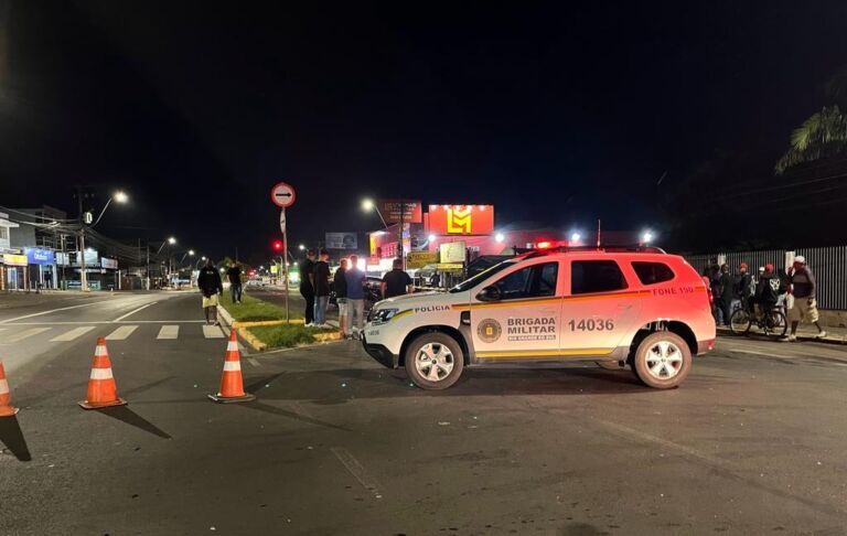 Duas pessoas morrem após colisão entre dois carros