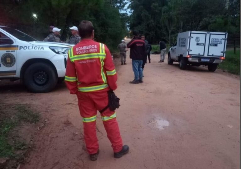 Homem morre após colidir moto contra cavalo