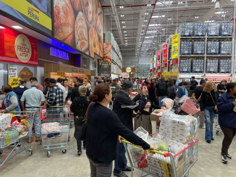 CANOAS: Atacado faz ‘mega saldão’ para comemorar aniversário