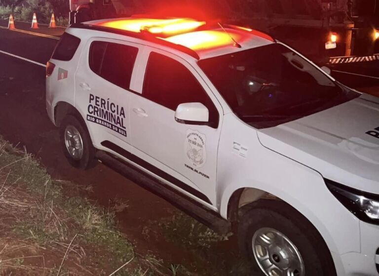 Homem morre em grave colisão frontal entre carro e carreta