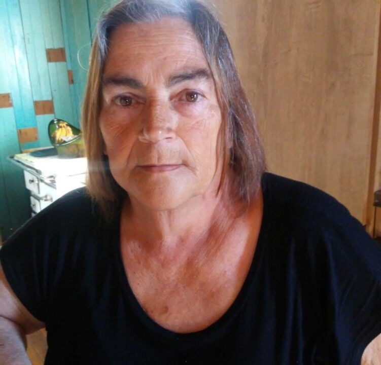 Idosa cai de maca e morre