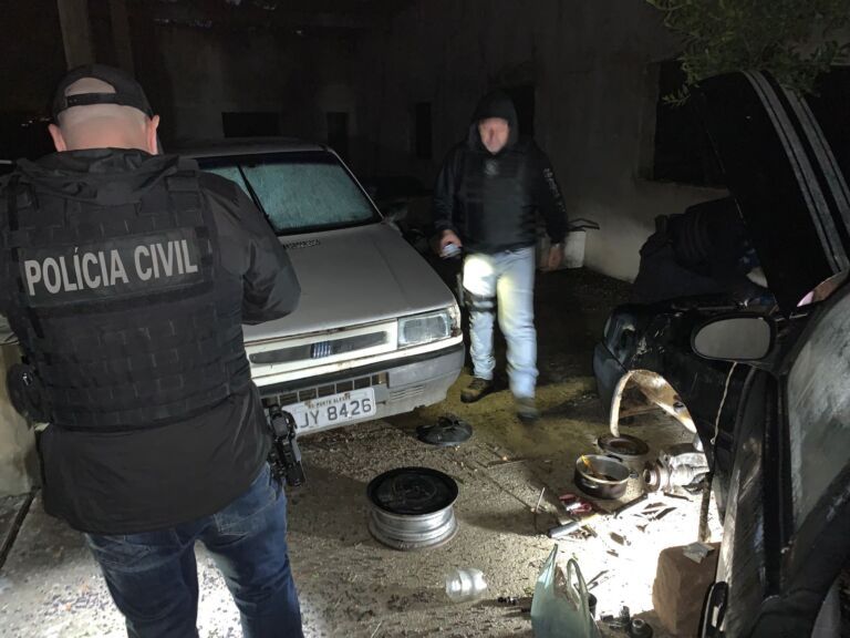 Polícia Civil faz operação contra criminosos que vendem carros roubados em Canoas