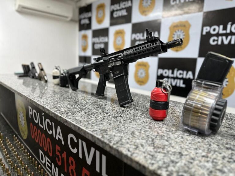 Matador de facção é preso com armamento de guerra em apartamento