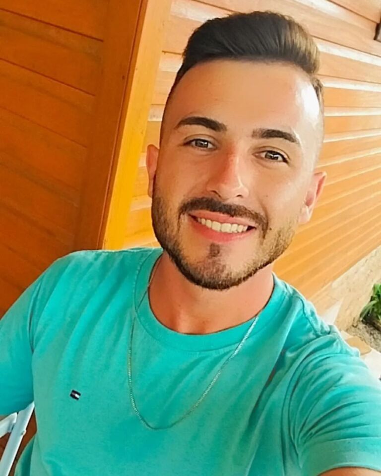 Jovem morre após colisão entre carro e moto na BR-116