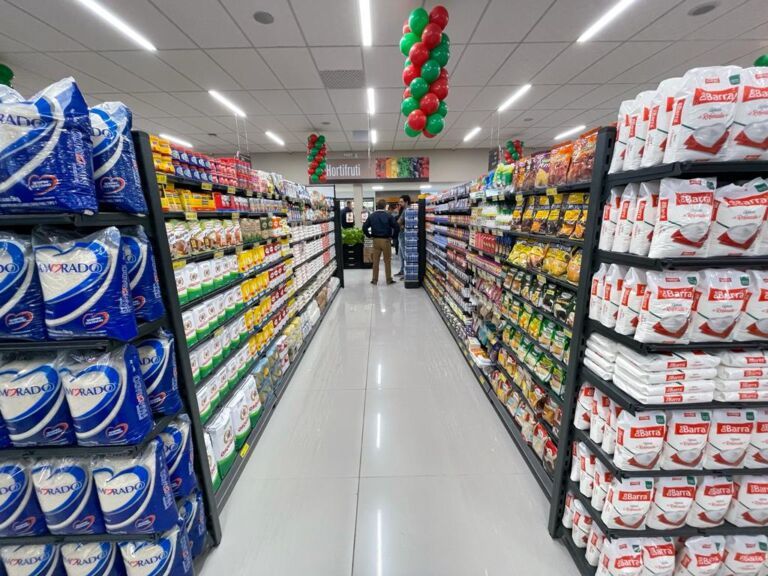 Rede de supermercados faz feirão de empregos em Canoas