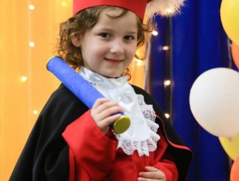 Menina de 7 anos que foi atropelada em Canoas continua internada