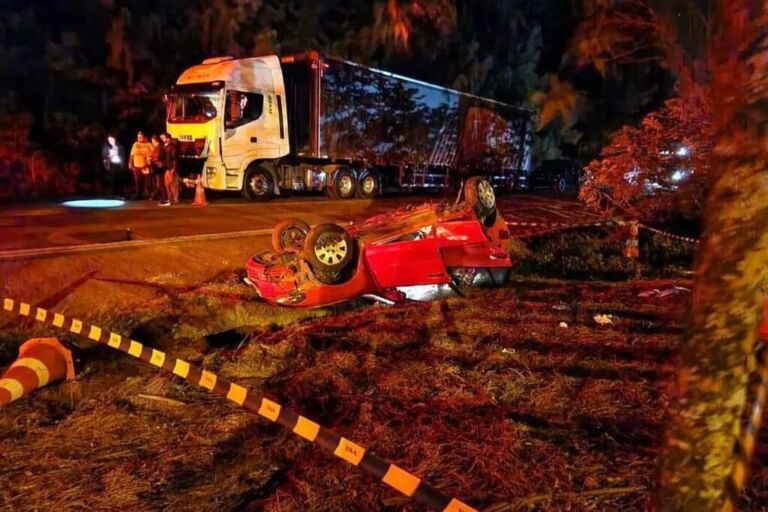 Idosa de 86 anos morre após colisão entre três veículos