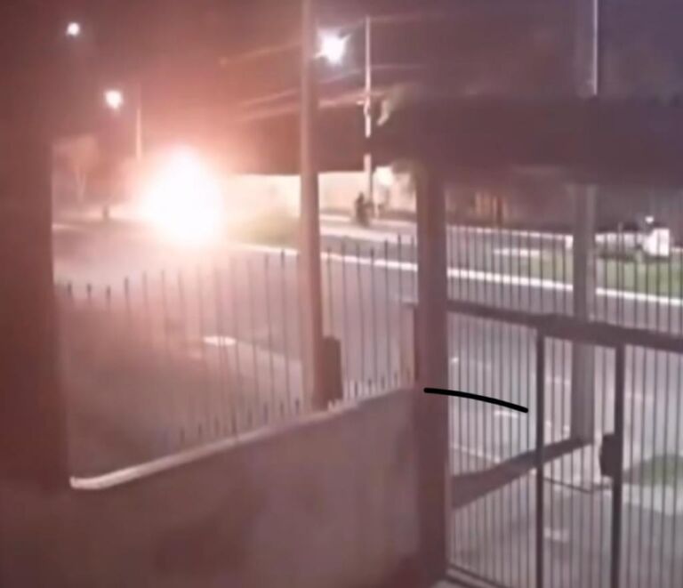 Câmera flagra momento da colisão que matou motociclista em Canoas