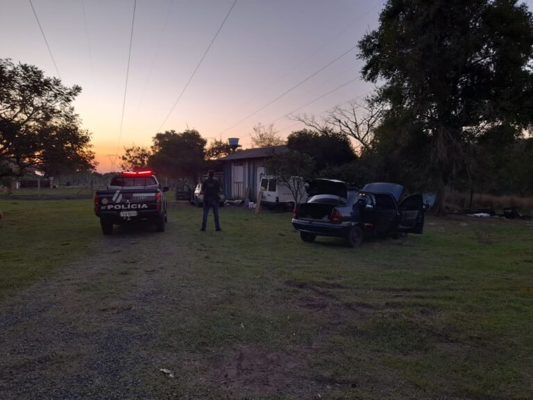 Três carros furtados são encontrados em depósito clandestino em Canoas
