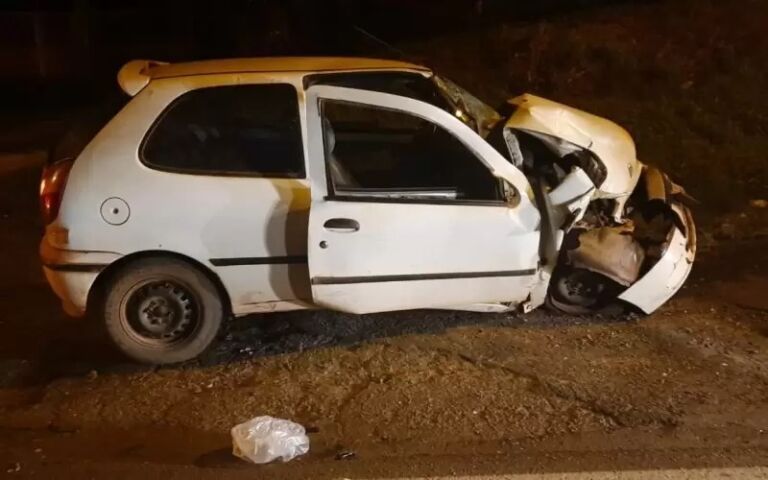 Mulher morre após colisão entre carro e ônibus