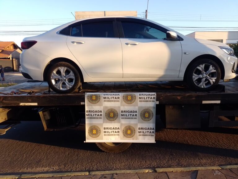 Criminosos são presos andando com carro roubado em Canoas