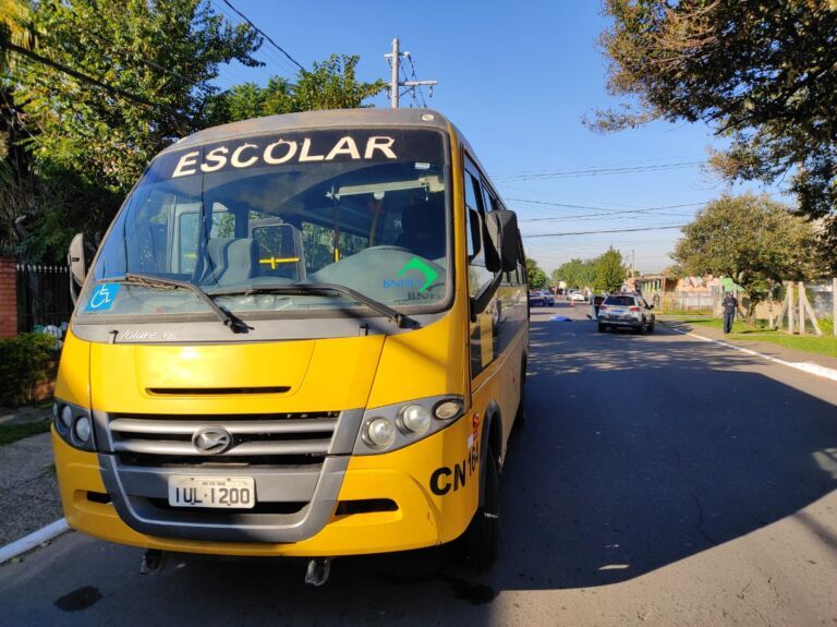 Mulher morre em acidente entre bicicleta e micro-ônibus em Canoas