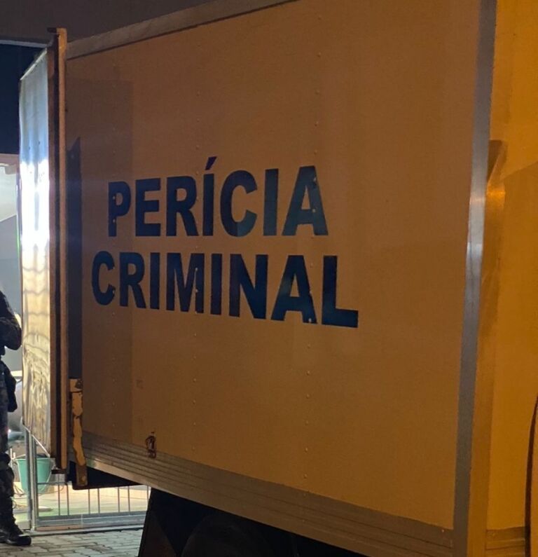 Jovem é morto a tiros dentro de barbearia