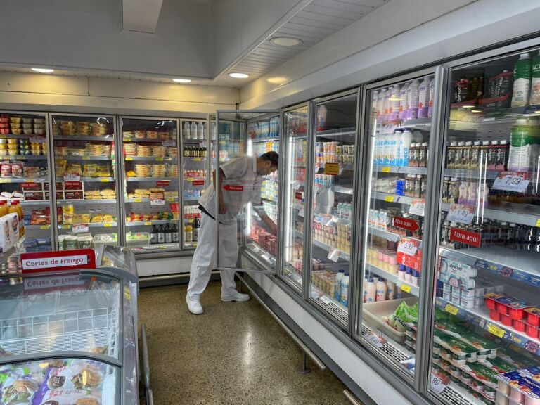 Supermercado faz saldão antes de fechar filial em Canoas; Tinha até iogurte por menos de R$ 1