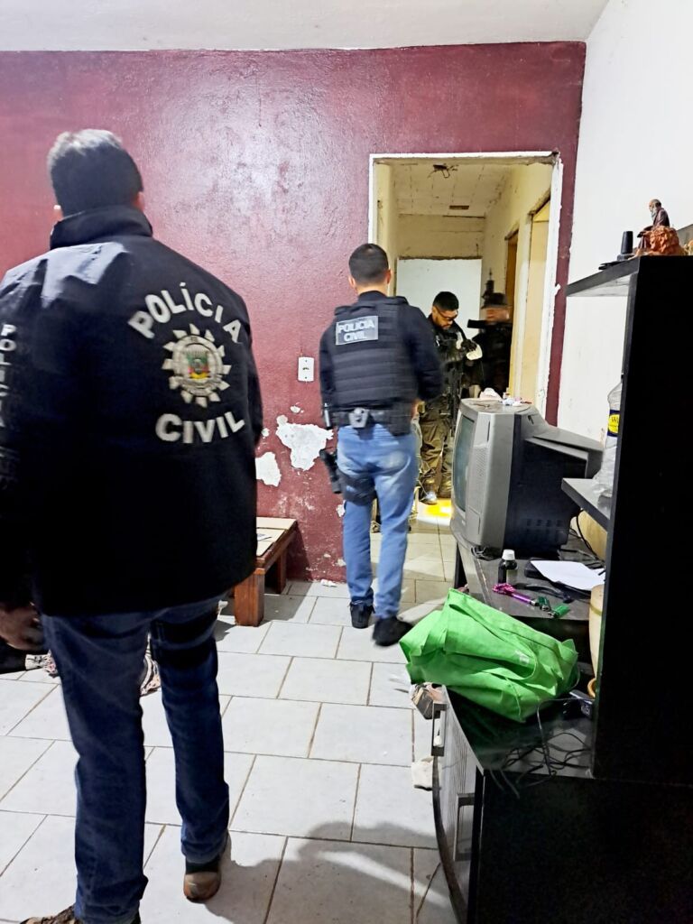 Polícia Civil prende mais de 30 criminosos acusados de tráfico, extorsão e lavagem de dinheiro durante ofensiva em Canoas e região