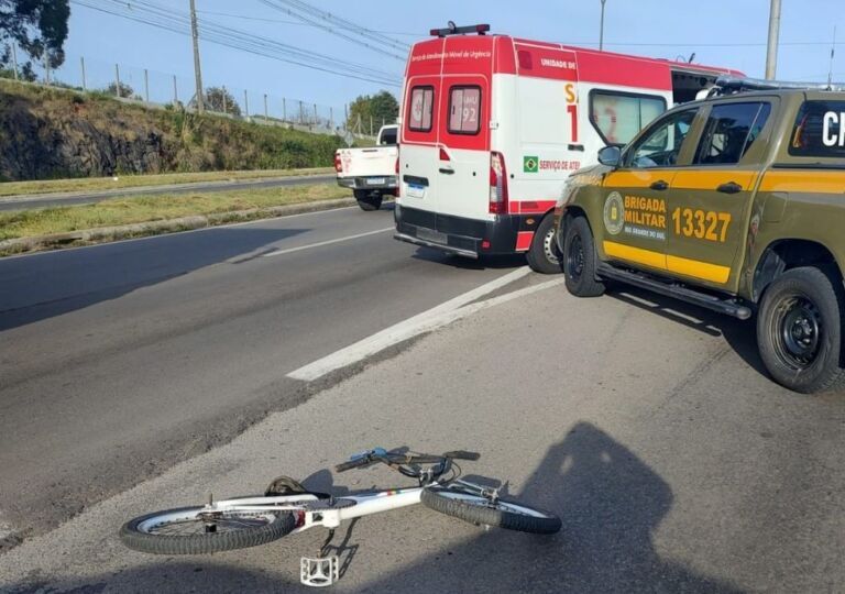 Ciclista morre após ser atropelado por carro
