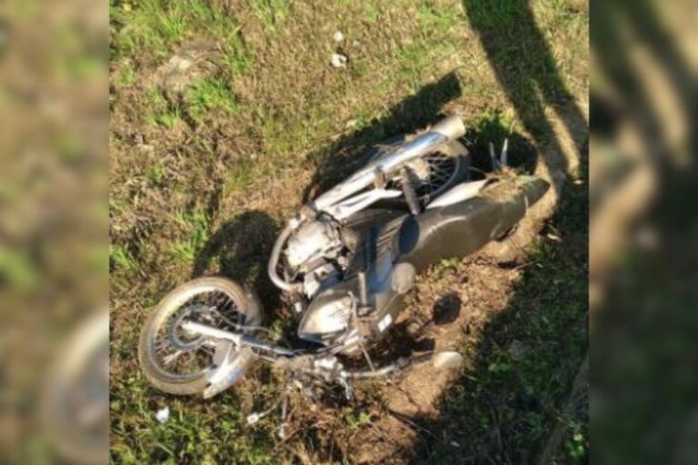 Jovem morre após perder o controle da moto e cair