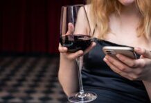 E-commerce de vinhos lança campanha inspirada na declaração do IRPF