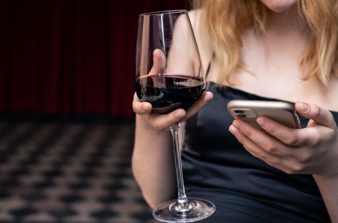 E-commerce de vinhos lança campanha inspirada na declaração do IRPF
