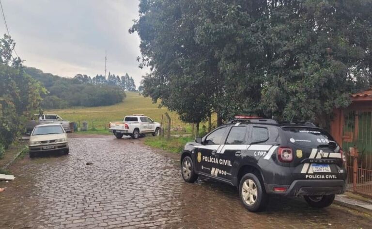 Homem é morto a facadas e encontrado na rua