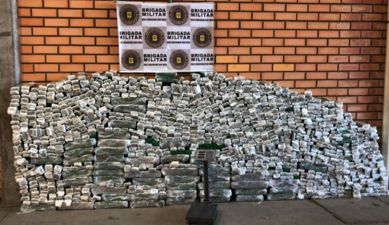 Mais de mil tijolos de maconha são apreendidos em depósito