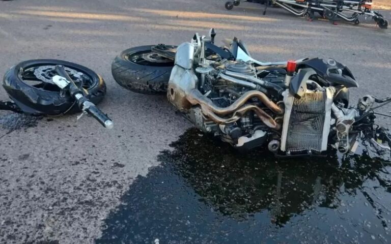 Homem morre após colisão entre carro, moto e caminhão