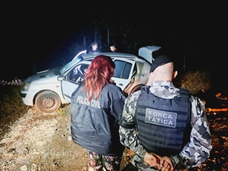 Homem é encontrado morto ao lado de carro