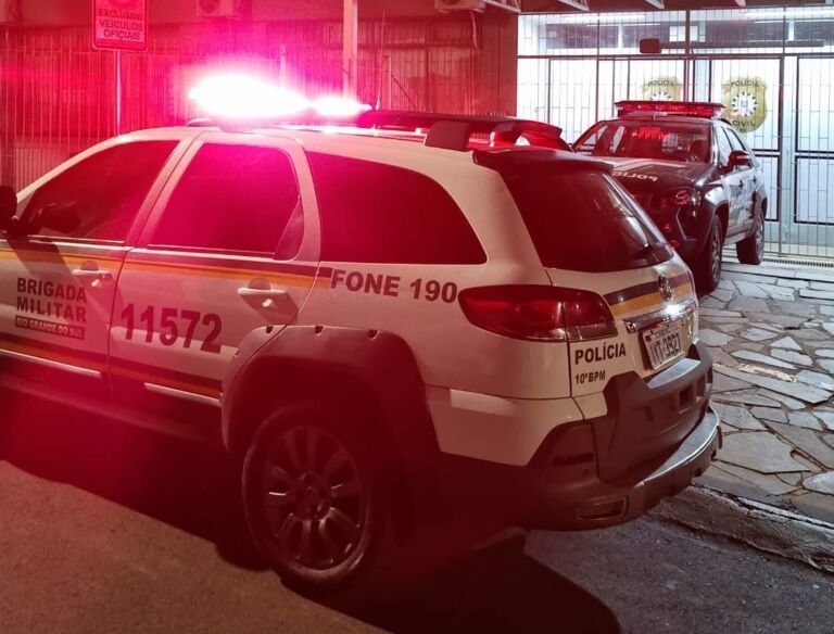 Após filho ser atingido por pedaço de madeira, pai invade escola e ameaça professoras e crianças de 6 anos