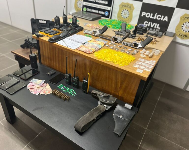 Polícia faz operação contra traficantes dentro de condomínio em Canoas