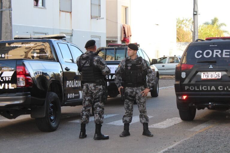Gerente do tráfico de drogas é preso dentro de condomínio em Canoas