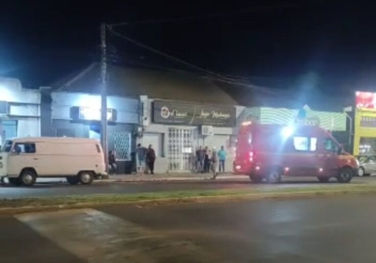 Homem é morto com tiro na cabeça dentro de bar