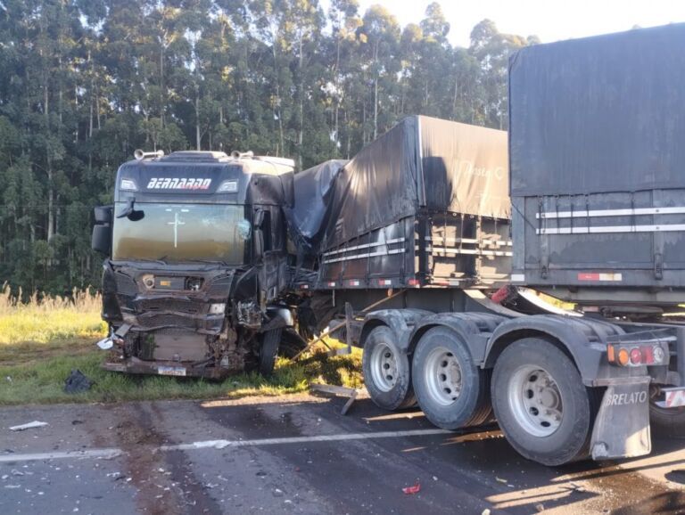 Mulher morre em acidente entre cinco veículos
