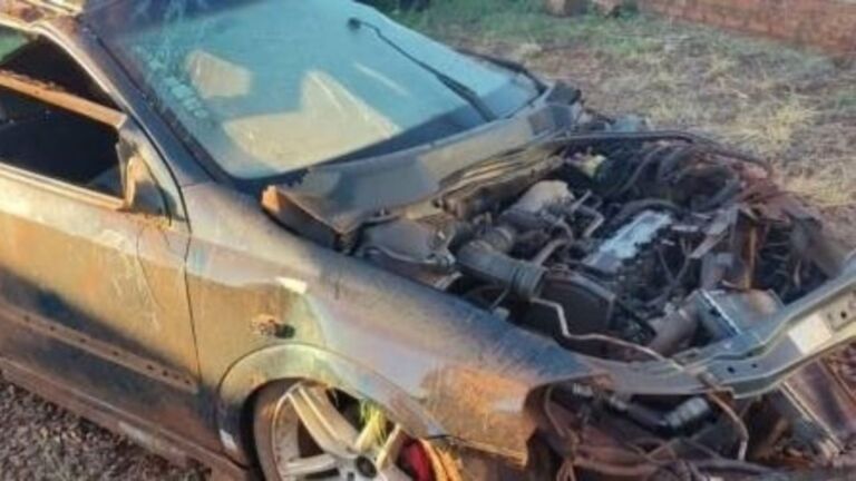 Jovem morre após capotar carro