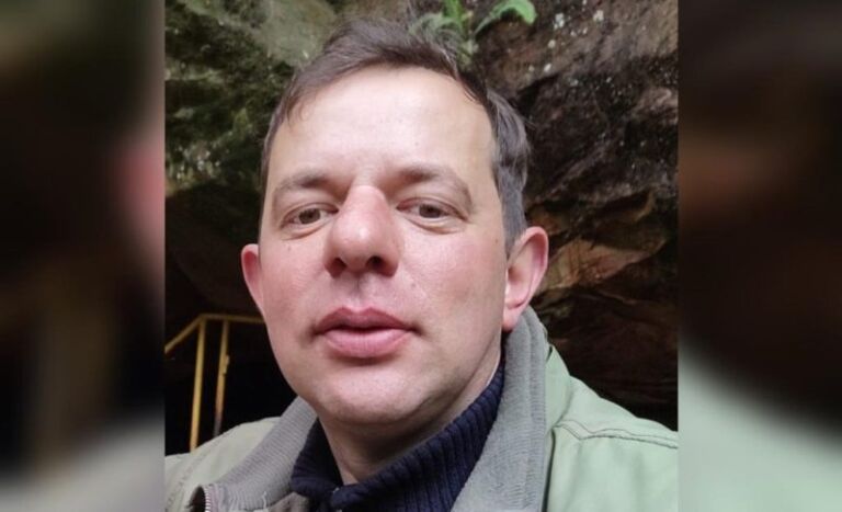 Motoboy morre após acidente entre moto e caminhão