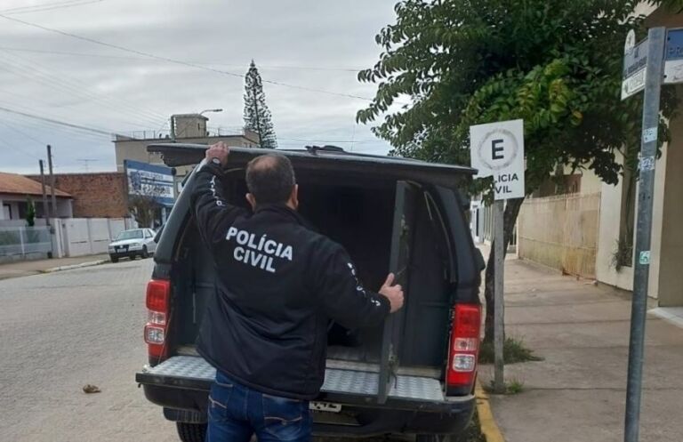 Filho é preso após ameaçar mãe e jogar pedras na casa dela