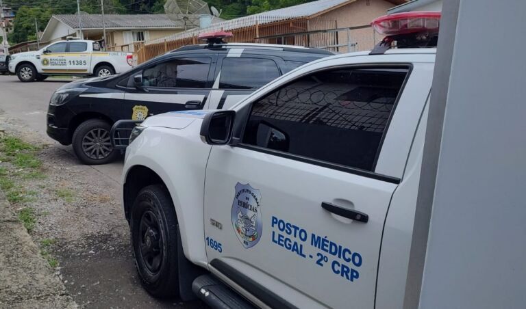 Corpo de homem é encontrado na rua com marcas de tiro