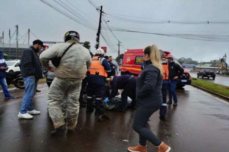 Motociclista morre após batida de moto contra carreta
