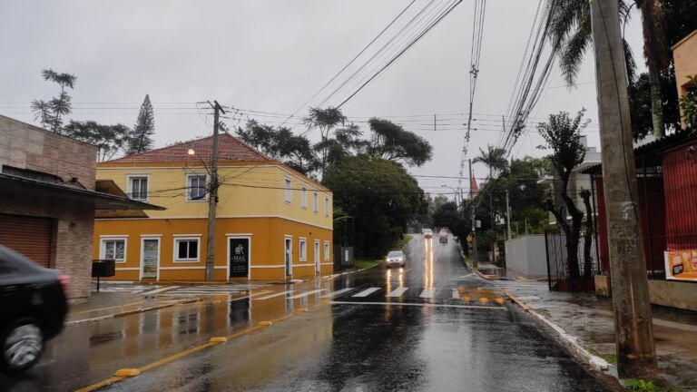 Criança de 10 anos é atropelada em cruzamento de Canoas