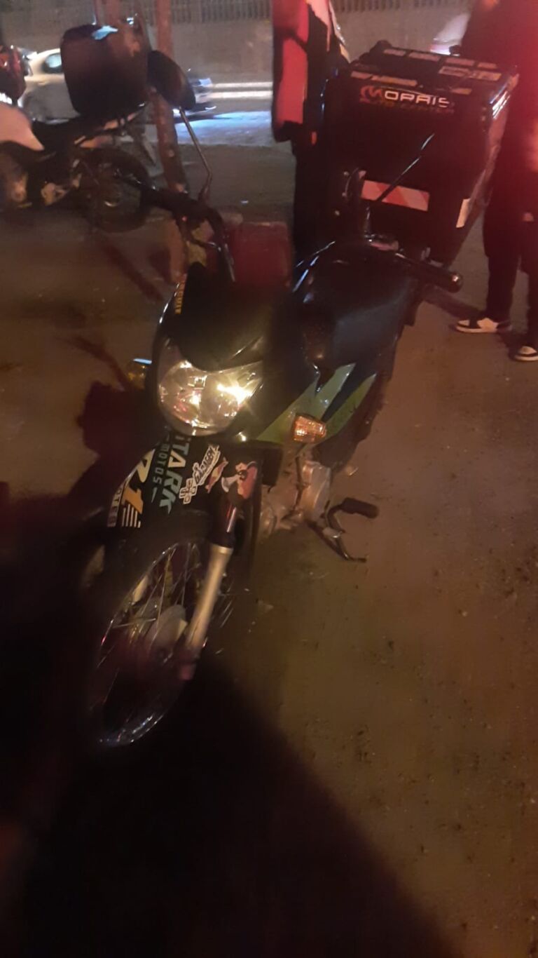 Motociclista fica ferido após colisão com caminhão em Canoas