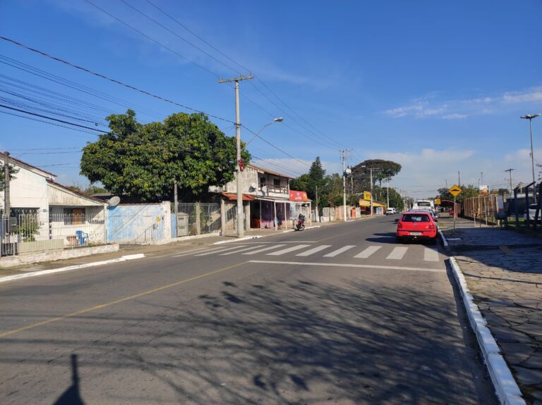 Adolescente é atropelado por caminhão em Canoas