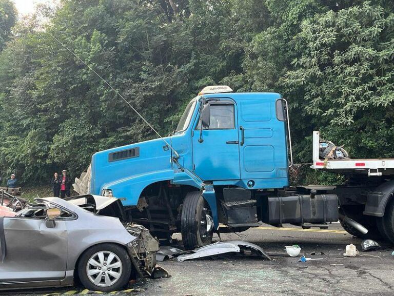 Identificadas as vítimas fatais de acidente entre cinco veículos na BR-116