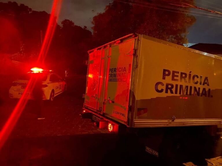 Jovem é morto a tiros junto com o cachorro