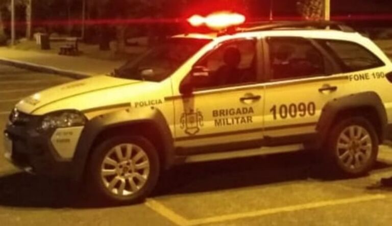 Idoso mata dois homens a facadas na frente de pizzaria