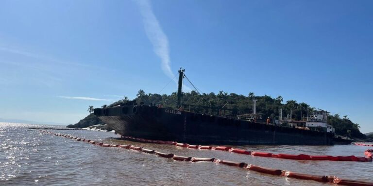 Saiba mais detalhes sobre a embarcação que saiu de Canoas e está encalhada com carga da Petrobras