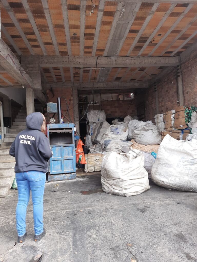 Duas pessoas são presas durante operação contra furto e roubo de fios em comércios de Canoas